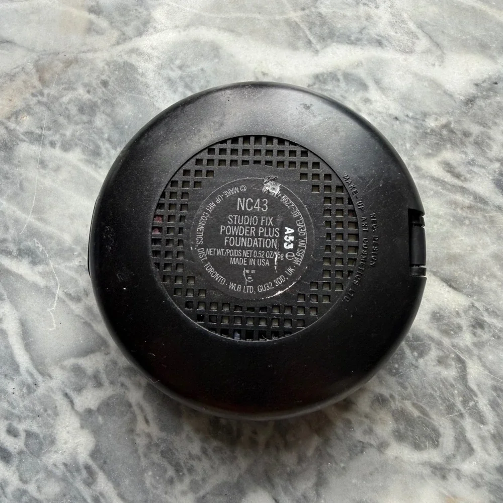 MAC Studio Fix Powder Plus Foundation NC43
